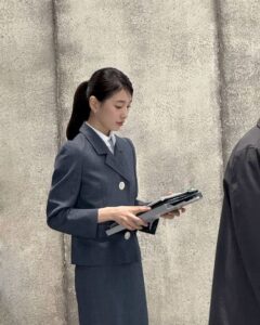 CÔ CON GÁI BỐ TÔI CHƯA NHẮC ĐẾN