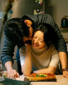 Giữa Chúng Ta, Chỉ Còn Lợi Ích