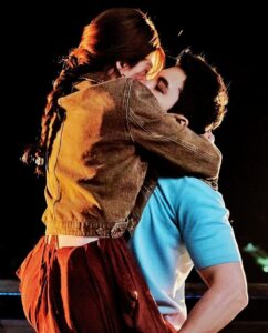 TRỐN BỐ MẸ YÊU ĐƯƠNG VỚI KẺ THÙ KHÔNG ĐỘI TRỜI CHUNG