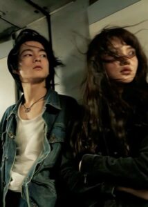 Trăng Mật Với Cá Mập