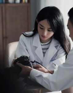 Tay Trắng Vươn Lên