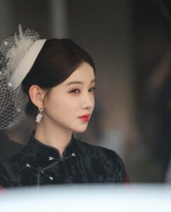 Cô Gái Trong Gương Không Phải Tôi