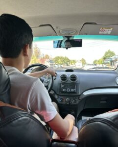 Bí Mật Trong Chiếc SUV Đen