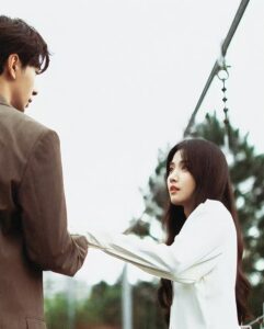 CẢ THẾ GIỚI ÉP TÔI THA THỨ