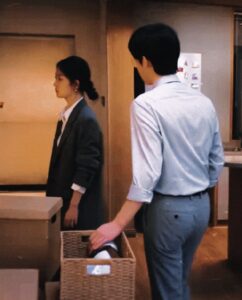 Người Thứ Ba Ngồi Bên Cạnh Tôi