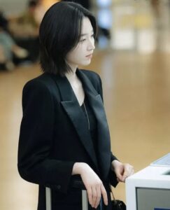 Ngày Đầu Đi Làm, Cả Phòng Kỳ Thị Tôi… Cho Đến Khi Biết Tôi Là Con Sếp