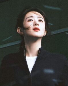 Người Đàn Bà Điên Trong Hầm Xác