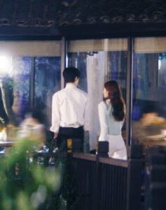 Căn Nhà Có Người Lạ